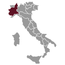 Andando verso la Francia, la nostra sorella riconosciuta con noi a livello internazionale ai vertici di qualità vinicola, partendo da Milano e rimanendo sotto Torino, la prima capitale d'Italia, troviamo il Monferrato, poi il Roero e infine le Langhe.