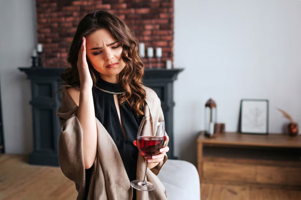 mal-di-testa-da-vino_1020x680